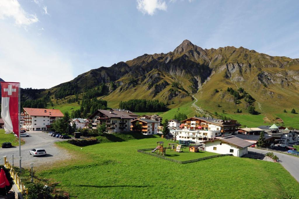 Country Wellnesshotel Bündnerhof Samnaun Zimmer foto